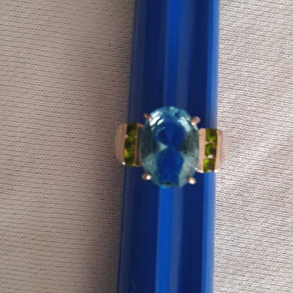 Ring - Picture 1 of 4